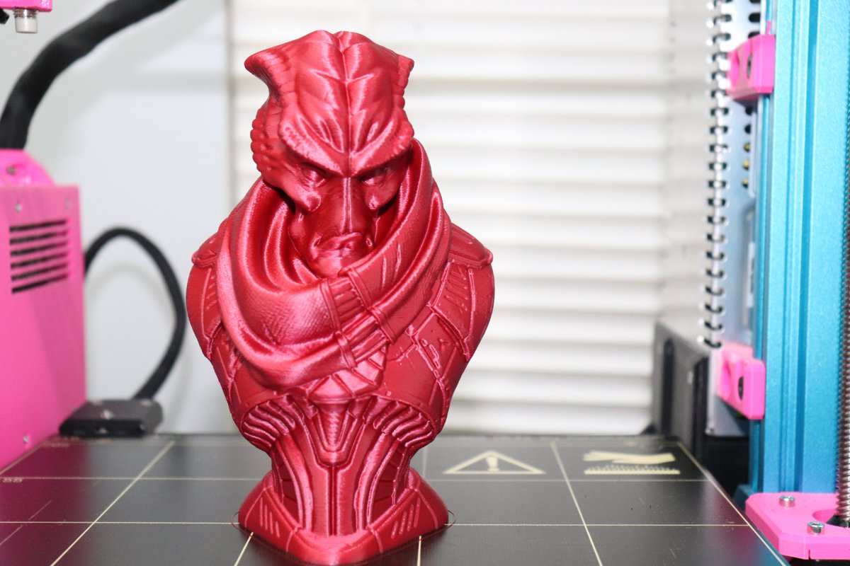 d_oem3's tweet photo. Alien Bounty Hunter Bust by Eastman. Printed on my @Prusa3D  MK2S @GregoireSaunier #BearUpgrade. https://t.co/X8gkv8nuWe
