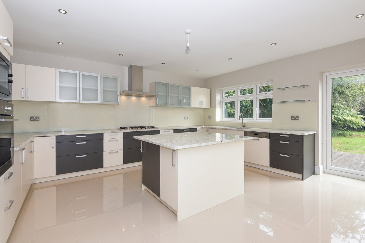 Hetheringtons EA tweet media