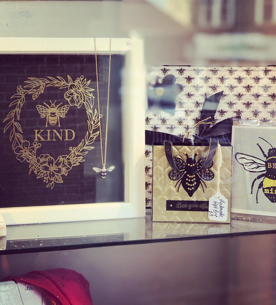 🐝Bee Kind🐝It’s Friday... it’s sunny, and we are so excited to have WON this gorgeous print from @shophomewithharper - we love it thank you! We’ve put it in our window to remind everyone to #beekind - think before you speak or post on social media! Have a great weekend all! 🙌🏻