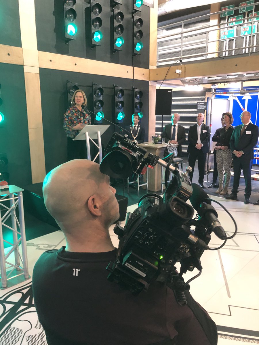 Noviacomm's tweet photo. ⁦@CvNieuwenhuizen⁩ opent @expoa16 ‘Een parel van een expogegebouw voor een parel van een project’. ⁦@elfgraden⁩ #mdlx https://t.co/r2pYRJvygc