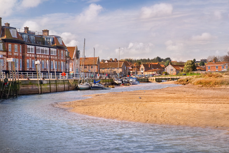 Fancy a discounted Easter Holiday? We've got you covered! - mailchi.mp/blakeneycottag…