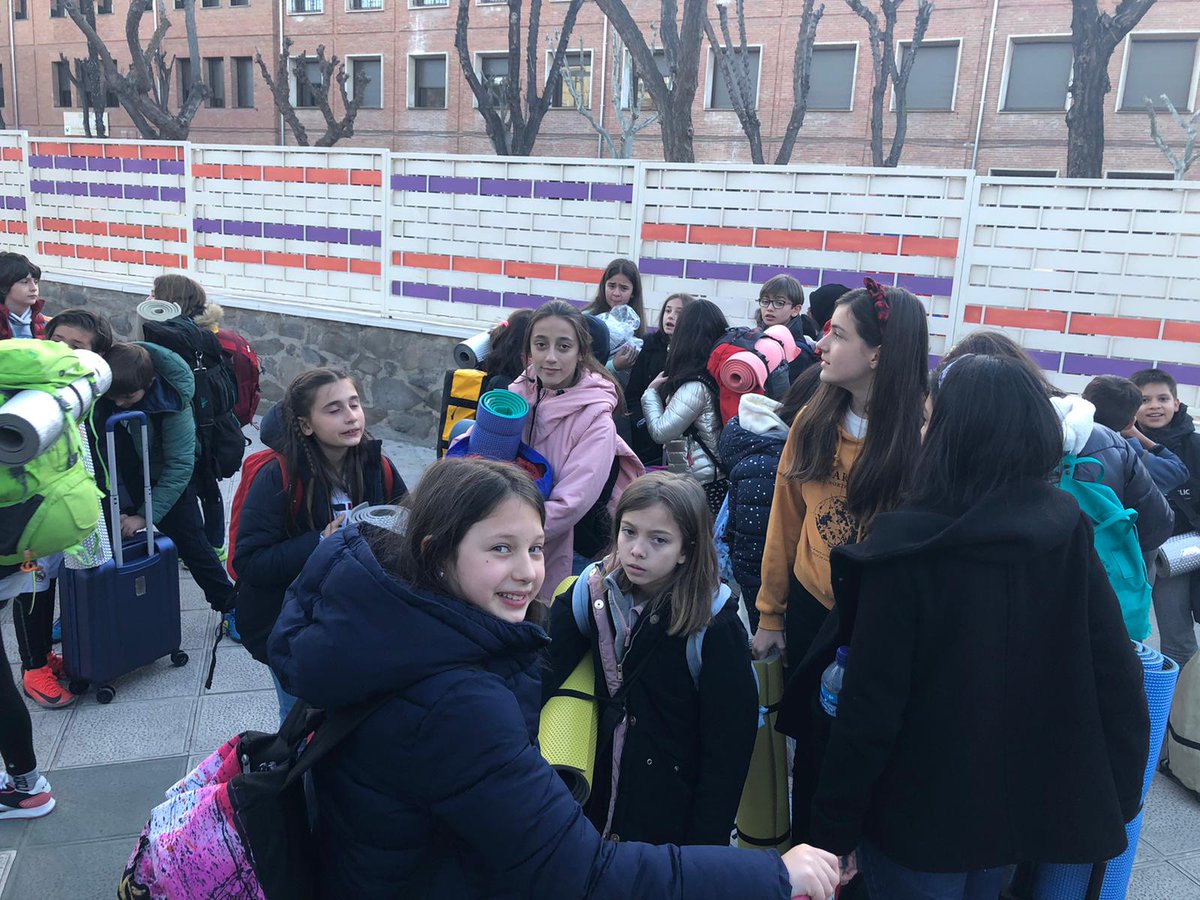jymvedruna's tweet photo. Los niños de 5° y 6° de Primaria ya están en @VedrunaToledo en su primer encuentro intercolegial. ¡Felices por poder conocer a otros niños Vedruna! 🥰 #SomosVedruna #SomosFamilia #PrePascua #EscuelasCatólicas https://t.co/jVJ4PvHV9D