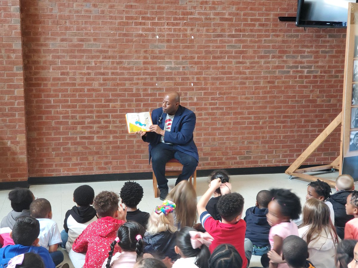 emb0889's tweet photo. My APs are better than yours. They took time out of their busy schedules to read to our Kindergartners. @Samantha_Fuhrey @MsRBattle @jrtzfanclub @RonEdwardsWorld #ncssbethebest #drseussbday https://t.co/RxD0kZtU7y