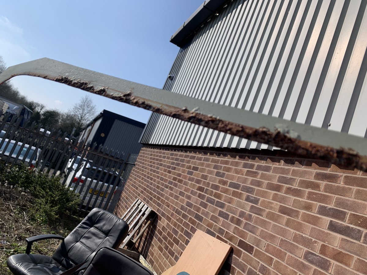 campervanfixers's tweet photo. Repairing the rear windows on the T25. This is a common rust spot but usually hidden. So repairs are often bodged. Not here. https://t.co/BOc1Ud2aso