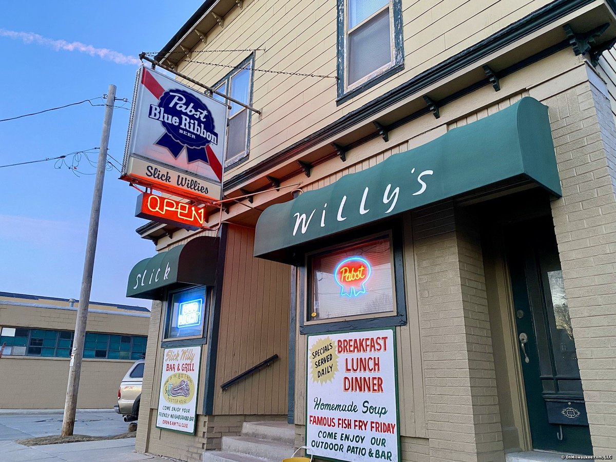 onmilwaukee's tweet photo. #ThankCodItsFryday This month, @LoFredrich is on a quest for the best bar fish fries. This week, she visited Slick Willies in South Milwaukee where the fish fry is a steal and the old fashioned is A++ #fishfry #DrinkOnMKE https://t.co/jRC68CzqPU https://t.co/0iYUGIDOuz