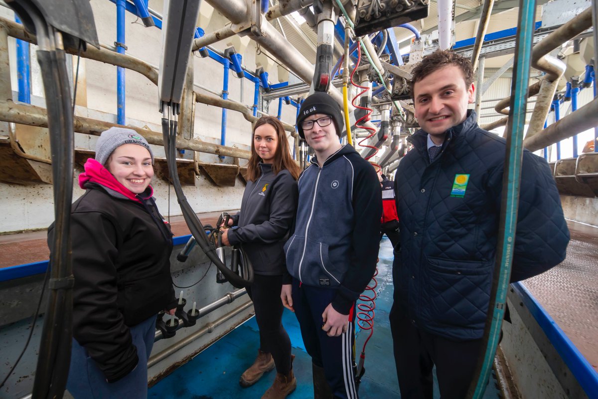 AgriAware's tweet photo. A memorable week was had at Agri Aware Farm Walk and Talk 👌🏻 From discussions about sustainability and seeing ewes lamb, students received a real farming experience! Thanks to all the schools, @teagasc and patrons for your support 👏🏻
#FarmWalk2020 #Farm24 https://t.co/QFkYOJDfXb