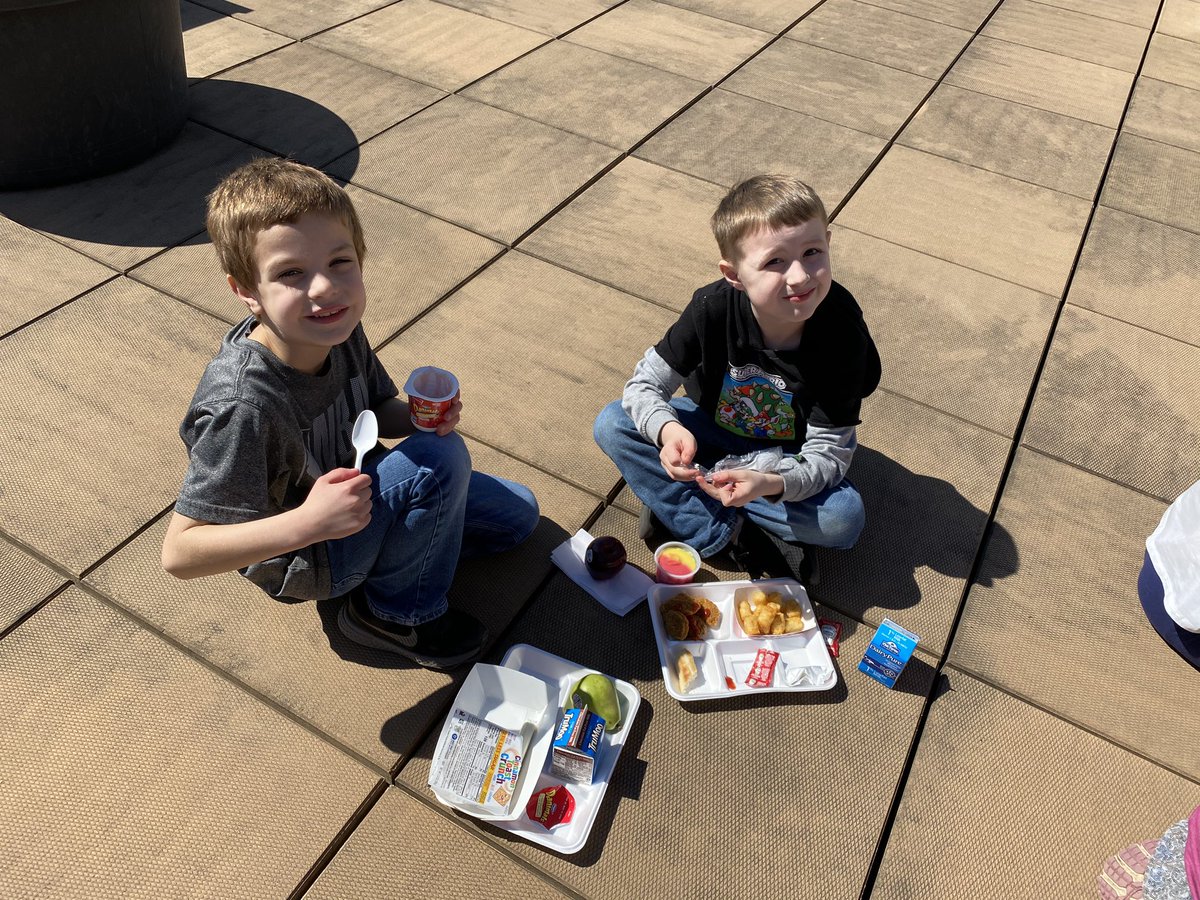comalvannatta's tweet photo. Celebrating Savannah meeting her AR Challenge goal!! She went above and beyond and earned her class a rooftop lunch on this beautiful day!! #minitribe❤️ 📚 @jensmith207 @andreapatrick @mveslibrarycisd https://t.co/TXS0DFLllG