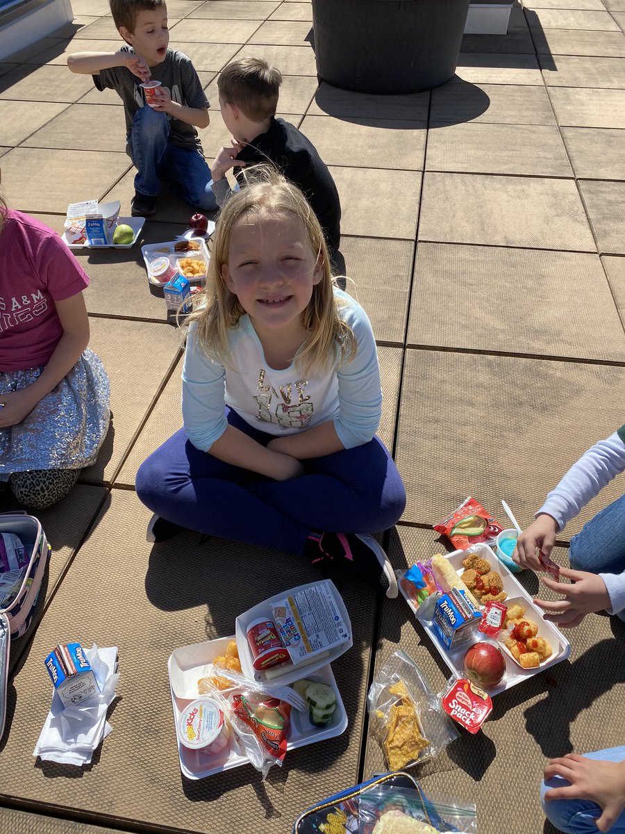 comalvannatta's tweet photo. Celebrating Savannah meeting her AR Challenge goal!! She went above and beyond and earned her class a rooftop lunch on this beautiful day!! #minitribe❤️ 📚 @jensmith207 @andreapatrick @mveslibrarycisd https://t.co/TXS0DFLllG