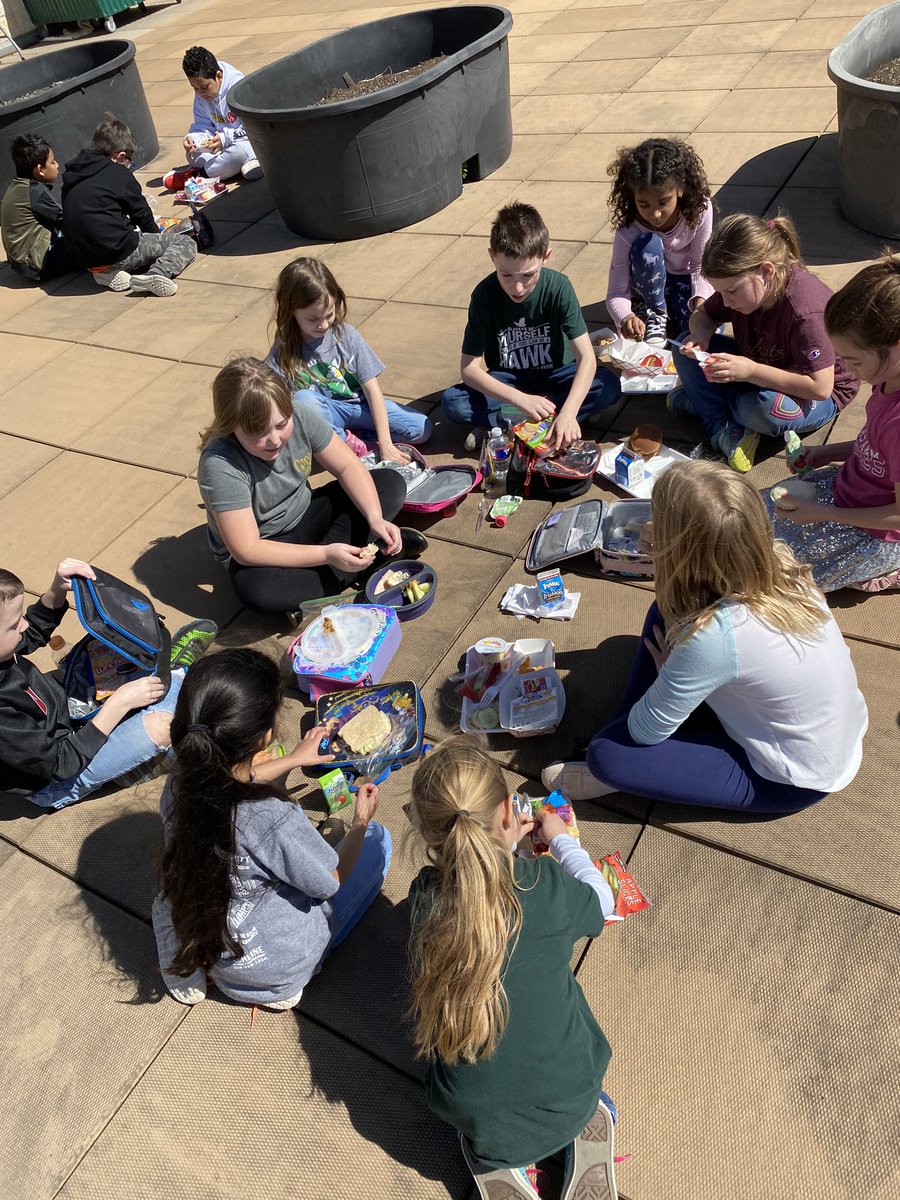 comalvannatta's tweet photo. Celebrating Savannah meeting her AR Challenge goal!! She went above and beyond and earned her class a rooftop lunch on this beautiful day!! #minitribe❤️ 📚 @jensmith207 @andreapatrick @mveslibrarycisd https://t.co/TXS0DFLllG