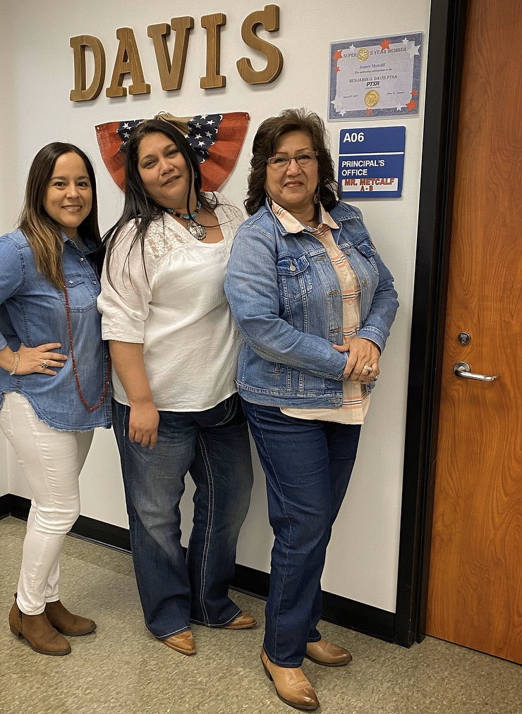 Davis9_AISD's tweet photo. 🤠Go Texan Day at D9!🤠 https://t.co/7VhU3uR2Xx
