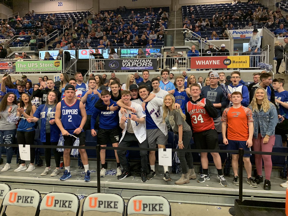 DDSportsNetwork's tweet photo. The Paintsville &amp; Lawrence County pep sections brought it last night, this has a huge impact on your teams performance so make sure you go out and support your schools Athletics in full force every chance you get!! https://t.co/5u4kZQEZQ8