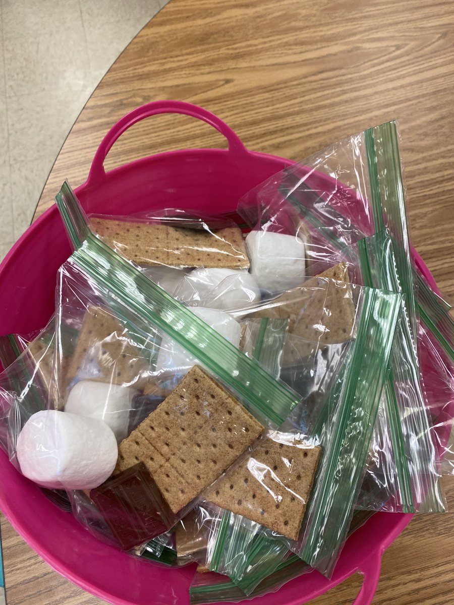 AshleyGray2016's tweet photo. Having s’more fun with chemical and physical change labs. #ClarkCreekSTEM https://t.co/2vusFtBUij