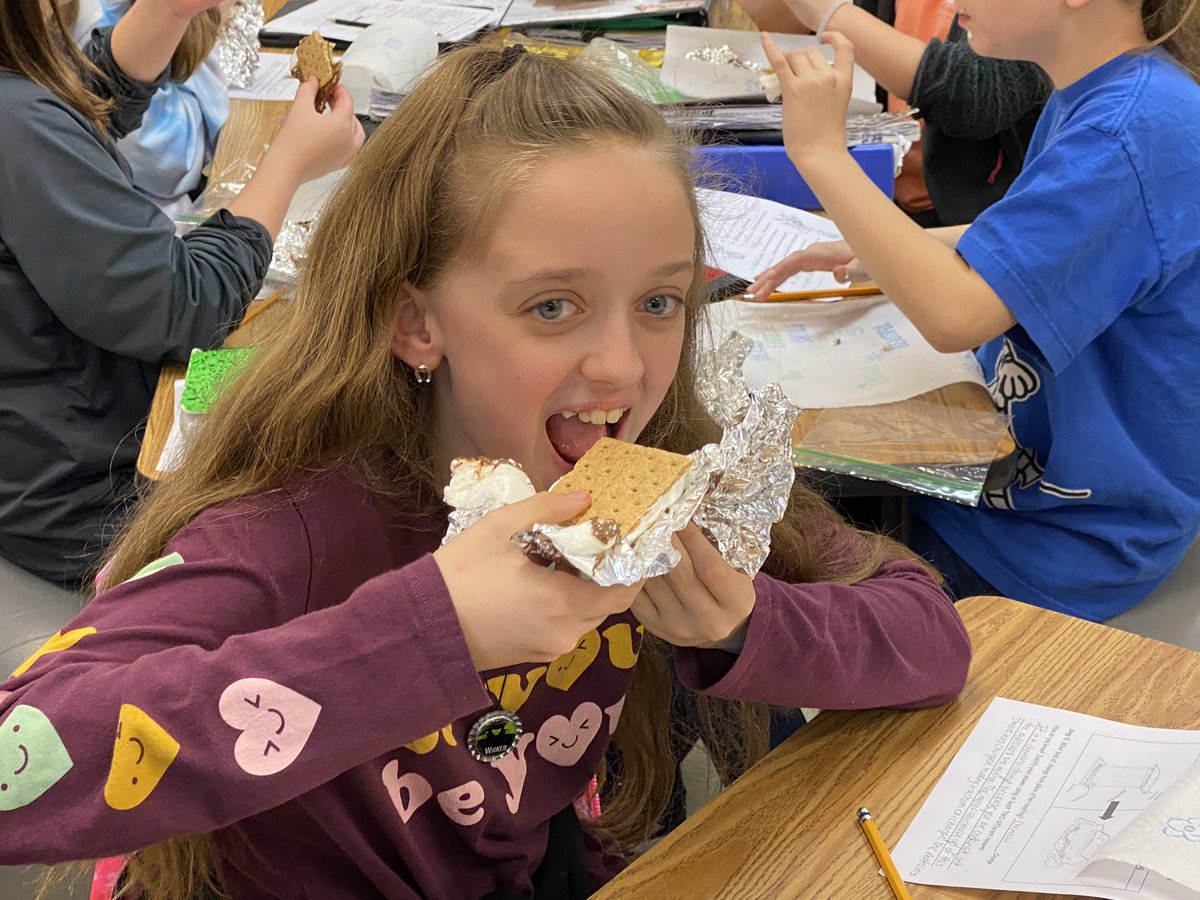 AshleyGray2016's tweet photo. Having s’more fun with chemical and physical change labs. #ClarkCreekSTEM https://t.co/2vusFtBUij