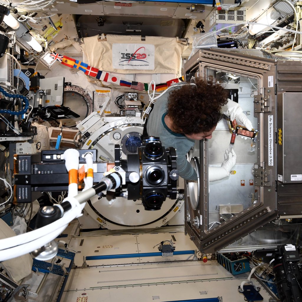 Astro_Jessica's tweet image. Want a closer peek over my shoulder? The #ISSExperience camera has been filming life on @Space_Station for over a year now. The final result will be a 3D 360⁰ cinematic virtual reality experience transporting you aboard to join in on our adventure. We're excited to welcome you!