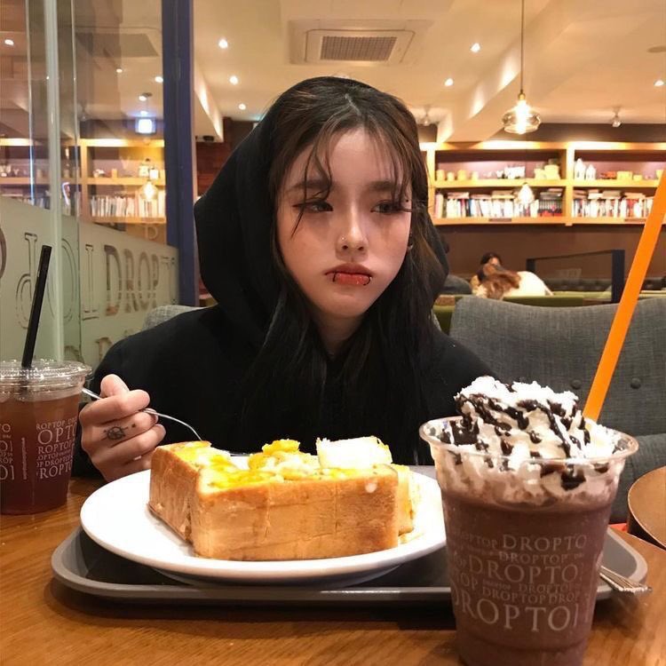 𝙏𝙧𝙤𝙪𝙗𝙡𝙚𝙢𝙖𝙠𝙚𝙧 🍑 tweet media