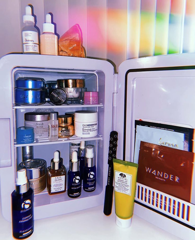 CooluliUSA's tweet photo. Happy #minifridgefriday ! 🌟Serums or face masks? Which one feels better out of your mini fridge and on your skin? 🌟

#repost from our lovely customer @rubyvo_ 

#cooluli #cosmeticfridge #facemaskfriday #fridayfacemask#makeupfridge #beautyfridge #makeupfridgefriday #beautyshelf https://t.co/jsYkHQcSH6