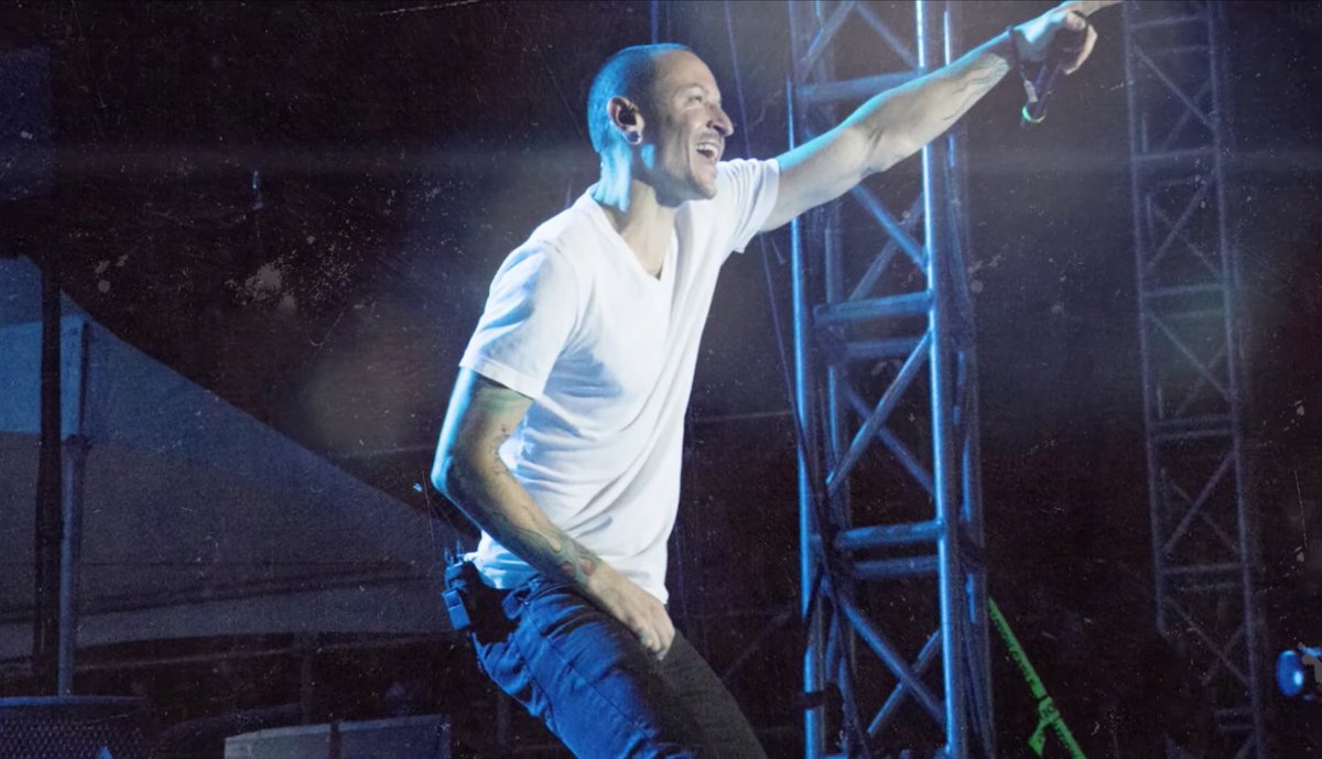 lpitaly's tweet image. È uscito il quarto episodio di #MakingAmends, dove si parla delle difficoltà affrontate (e superate) nel restaurare e sincronizzare le tracce vocali di Chester con le nuove registrazioni: youtu.be/1U09lJD8sYE

Buona visione!