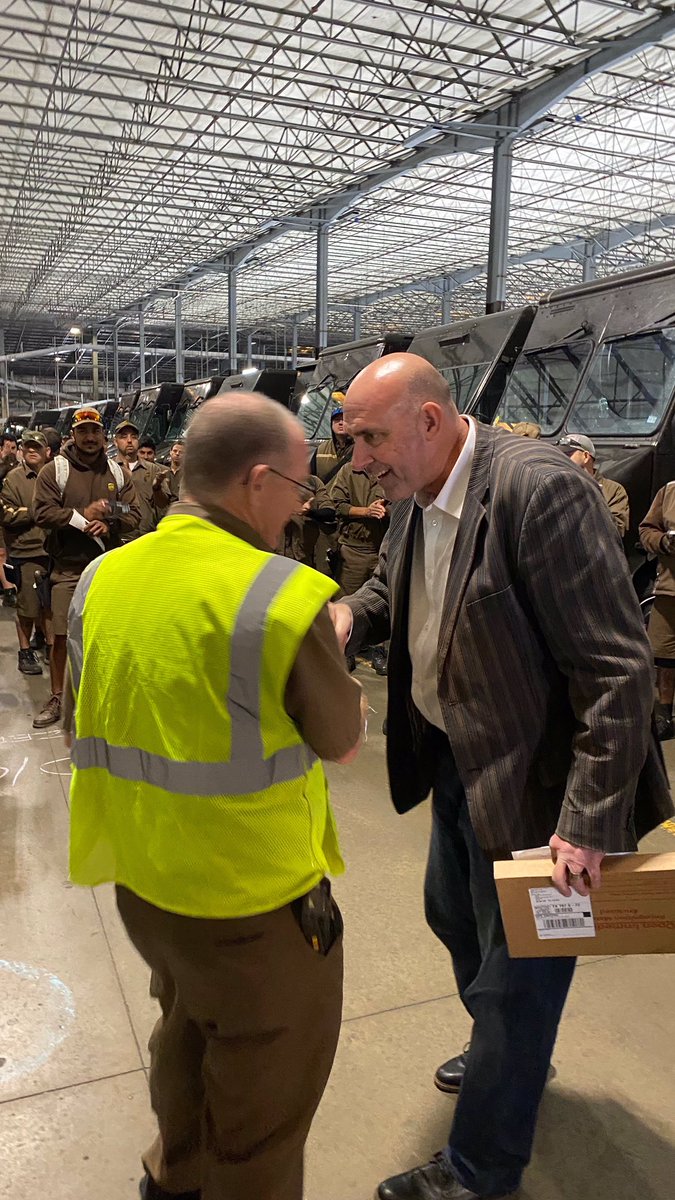 7875Ups's tweet photo. @7875Ups #EmployeeAppreciationDay - We @UPS Appreciate Robert Moyer our Service Provider in Southlake with 33 years of Safe Driving this week- Robert you make @UPS Great! @LauraKuykendal3 @Rich65k @chspaztell @AustinLBJCenter @ExperienceUPS https://t.co/zxKjDl9mpf