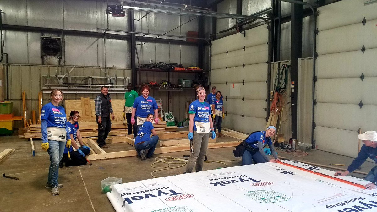 cvhhinfo's tweet photo. International #WomenBuild week is going strong at our construction warehouse today! Volunteers from Schneider Electric, Lowe's Home Improvement and our community are building the walls for a home in Fairfax! https://t.co/QeGKRKaKFG