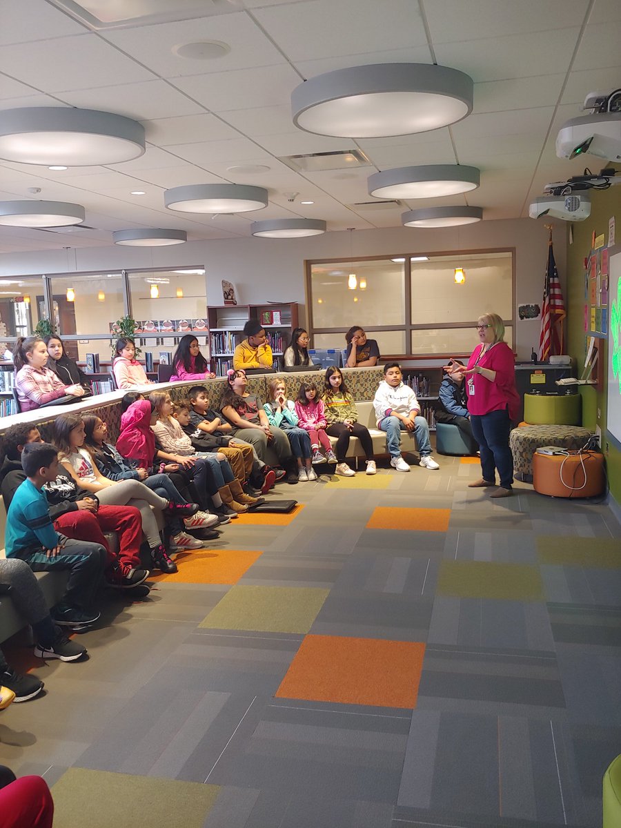 LakeHappenings's tweet image. Listening to data at our Town Hall Meeting #ecjjaguars @CCSD93 @ECJSchool @D93Jaguars #informedstudents