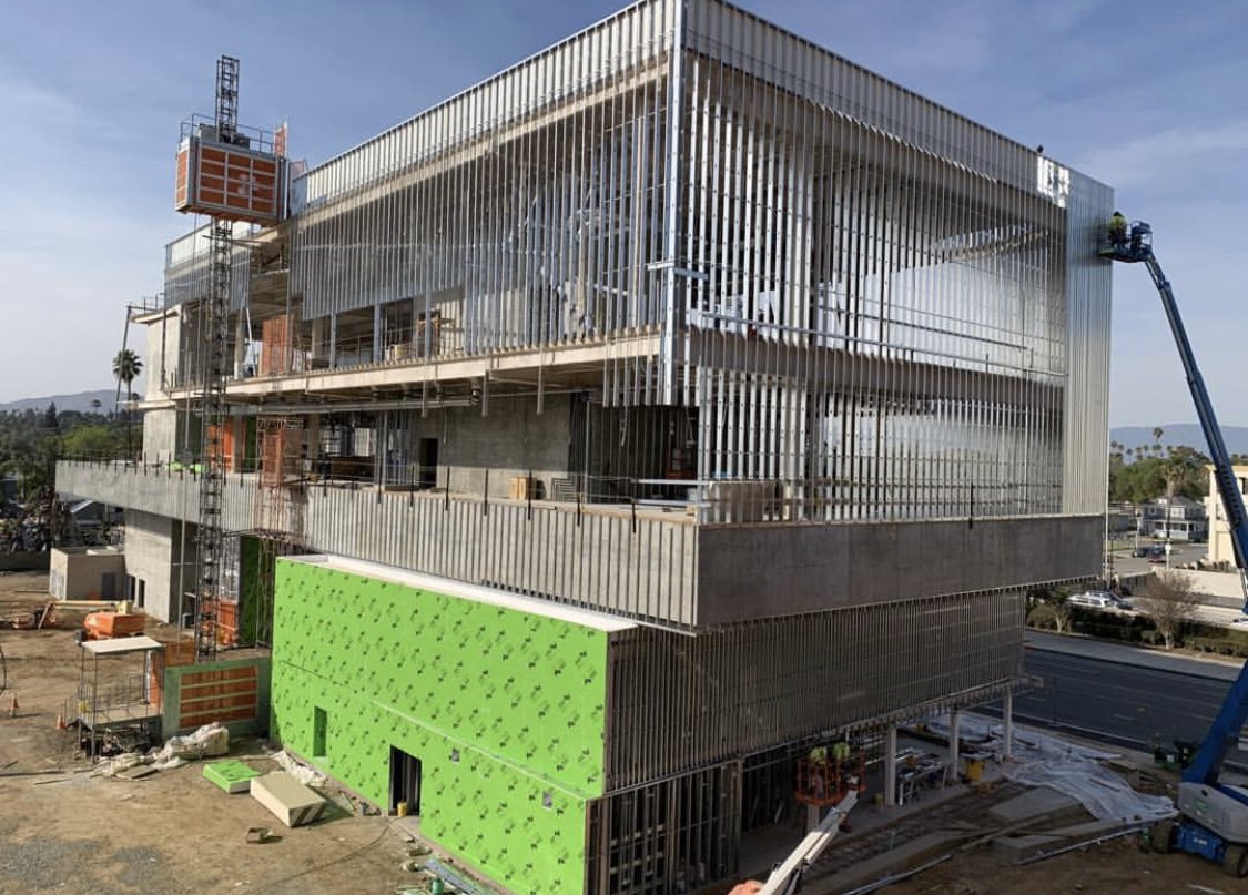 vejarinc's tweet photo. The outside envelope is starting to take shape. #UnionCarpenters #SWCarpenters #SouthwestCarpenters #UnionProud #Unionstrong #WeBuildAmerica #Vejar #Family #construction #UnionFamily #Local909 #Local951 #MetalStud #MetalStudFraming #DrywallNation #Framing https://t.co/QyED6NNC81