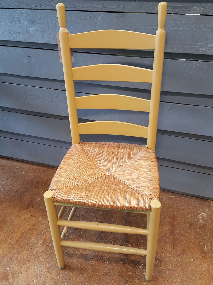 EdinRemakery's tweet photo. To brighten up the weekend, have a look at these amazing pieces guaranteed to bring sunshine into your home. From the 50's inspired chest of drawers, a great desk chair to basket heaven, have a shop online or come see us tomorrow 11 - 6 at 127 Leith Walk #reuse #recycle #remakery https://t.co/a0ggSAyXom