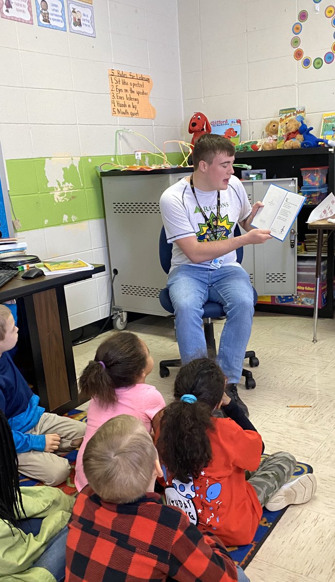 MckaylaHester's tweet photo. Wonderful guest readers during #ReadAcrossAmerica @TCBOE @BBCMES @jdrenee https://t.co/AB0zQzPfnG