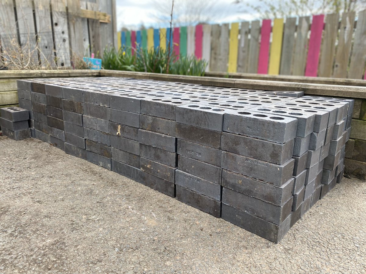 HolmElcc's tweet image. #TheBigWallBuild - A HUGE thank you to @Robertson_Homes for their kind donation of bricks for our new wall in the garden... Now we are looking for some cement, sand, and building skills to get us started. Get in touch if you can help us!!! #HelpRequired #ItsThatOrYoutube