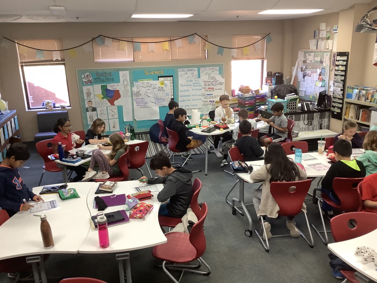 mcsmithSTEAM's tweet photo. 4th grade is celebrating Texas today with Mr. O’Connor leading the class in Bingo and Kahoot. #lakeside1920 https://t.co/W7EJRqaZGJ