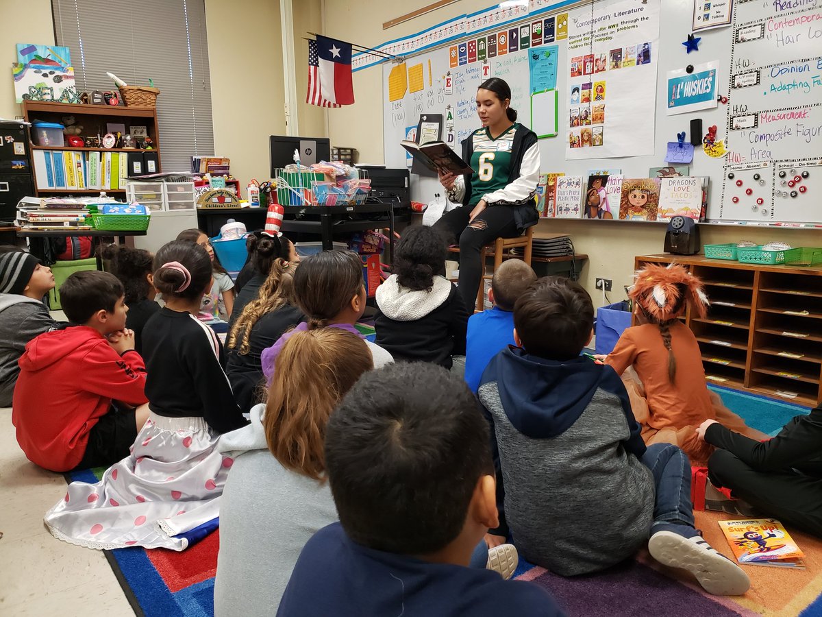 Coach_MOrales's tweet photo. Had a great time with @CVasquezShafer &amp; @NISDGlass students celebrating READ ACROSS AMERICA!
Big Huskies got the opportunity to read to L'il Huskies.  Our kids love all the fist bumps and high fives!
Thanks to 
@HolmesHuskyFB 
@Holmes_VB 
@HhsGoldies 
for all you do!
#HUSKYNATION https://t.co/HSSQsH5241