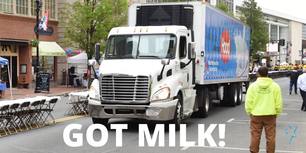 SpiritofSpfld's tweet photo. Got Milk! @hphood will be delivering thousands of gallons of milk and juice, and cream for coffee @SheratonSpngfld will be brewing for World's Largest Pancake Breakfast on Saturday, May 9. π₯
#worldslargestpancakebreakfast #gotmilk #HPHood #SheratonSpringfield #spiritofspringfie https://t.co/PDA0IpeAhe