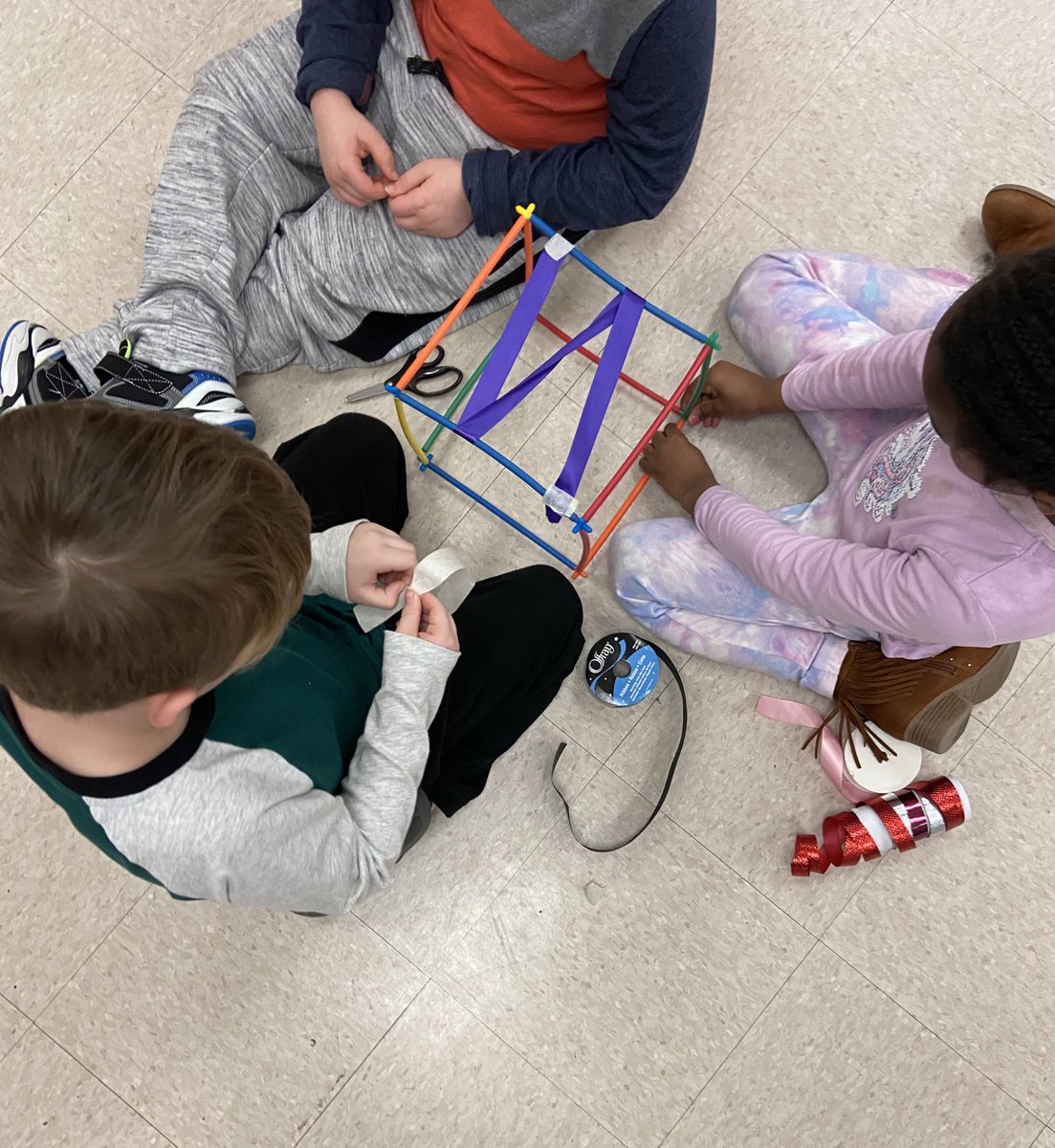 Kmtran322's tweet photo. Using a hands on approach to teaching 3D shapes- vertices, edges and lacing faces! #AACPSAwesome @RidgewayESAACPS https://t.co/c8k7oJotjp