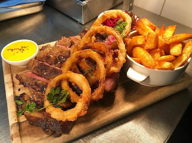 TheChequersWT's tweet photo. A favourite - the Hereford rib of beef to share! With triple cooked chips, chimichurri, homemade onion rings and slaw! 🥩 #localfood #michelin #finedining #chefs #culinary #foodphotography #culinarytalents #chefstalk #gourmet #chefstable #instafood #chilterns #buckinghamshire… https://t.co/WFuNQmlYUJ