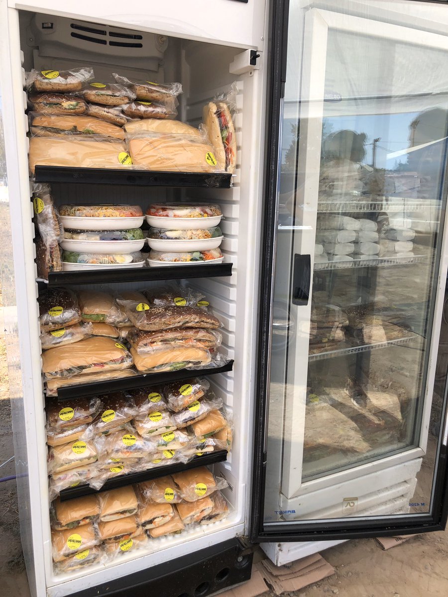 micamullally's tweet photo. 200 SÁNDWICH’S 150 WRAP'S UNAS PARES DE ENSALADA POR DÍA, vamos a quedar de camita 💜🙌🏼 
pero tendrá su recompensa! https://t.co/49vbWo9Vet