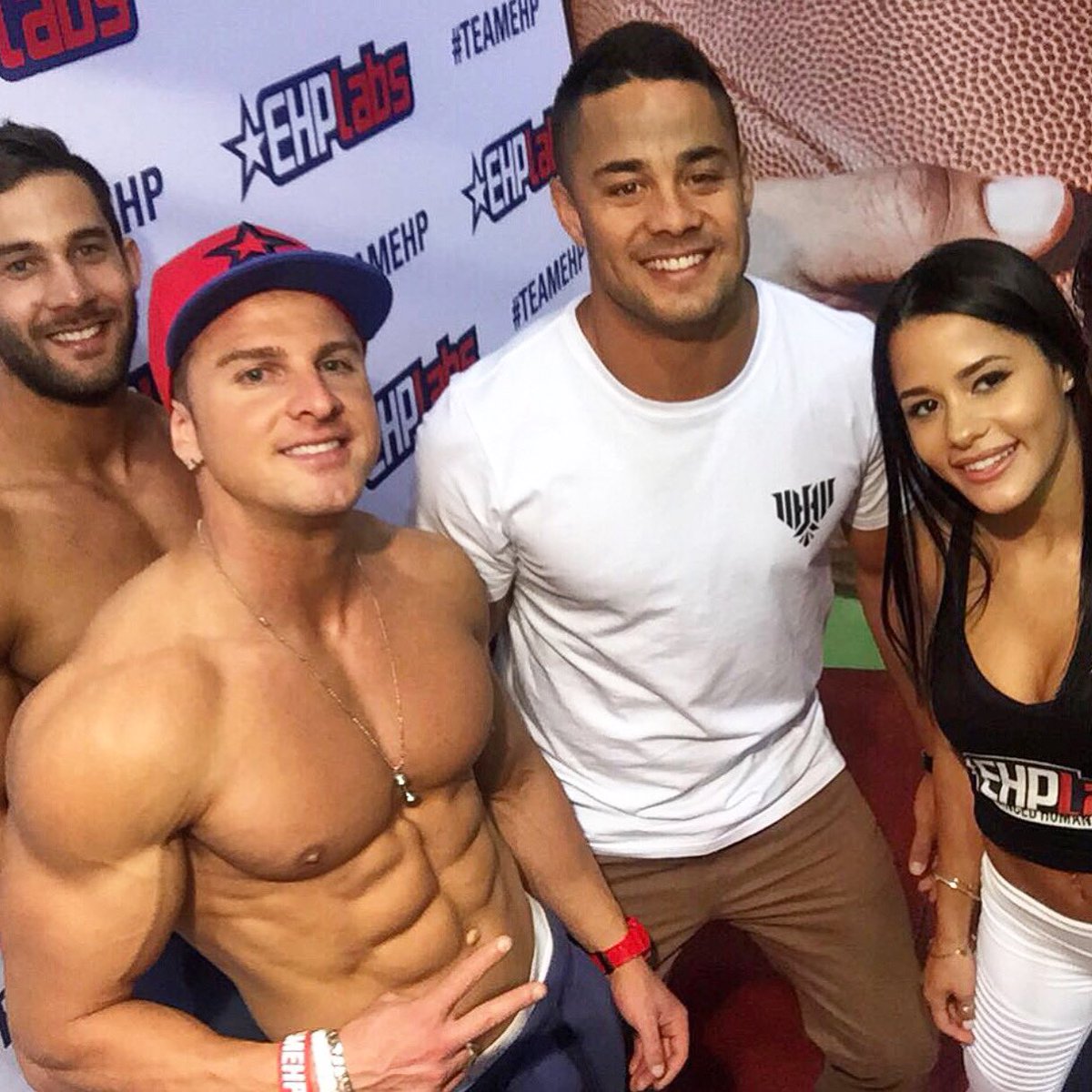 Wow sad to hear but the #ArnoldClassic expo just got cancelled with over 250,000 people attending all because of concerns of the Corona Virus... it’s sad because I had so many good times there with my @ehplabs family.

What do you guys all think about this Corona virus? 🦠