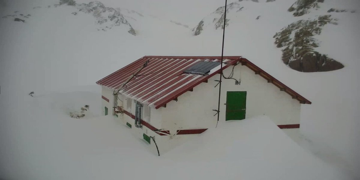P4Estacions's tweet photo. Nevant ❄️ amb #gaaass a diversos punts del Pirineu 💪🏼
Ara apreta fort al Pallars Sobirà 👇🏼
LIVE🔴
▶️ https://t.co/71IYAHvPMH
#projecte4estacions https://t.co/CU4BEZI3d4