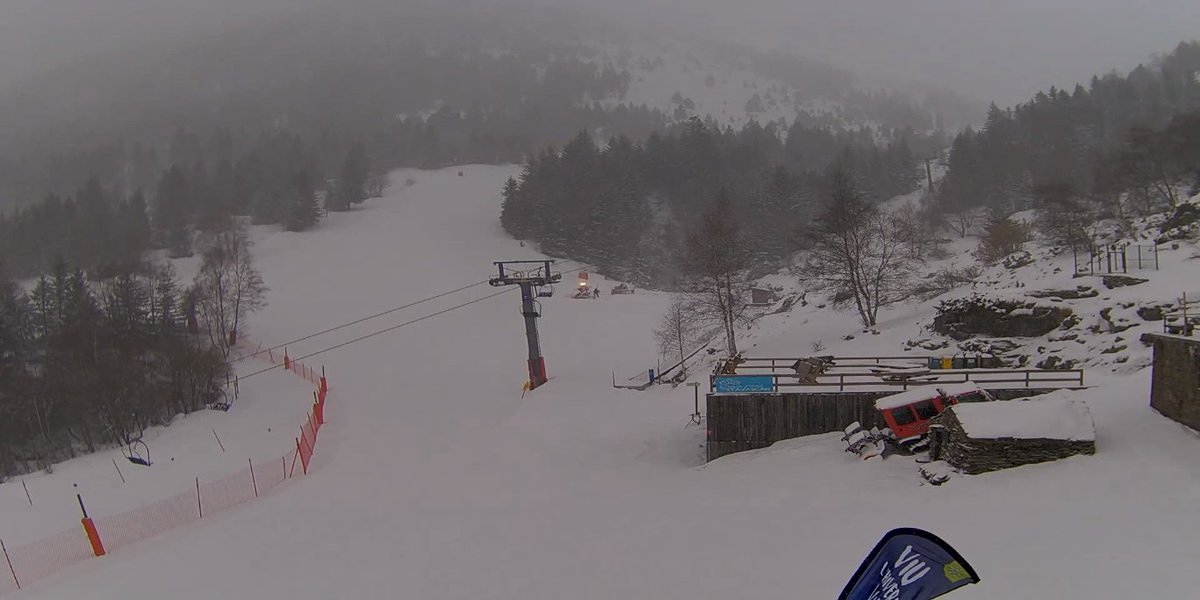 P4Estacions's tweet photo. Nevant ❄️ amb #gaaass a diversos punts del Pirineu 💪🏼
Ara apreta fort al Pallars Sobirà 👇🏼
LIVE🔴
▶️ https://t.co/71IYAHvPMH
#projecte4estacions https://t.co/CU4BEZI3d4