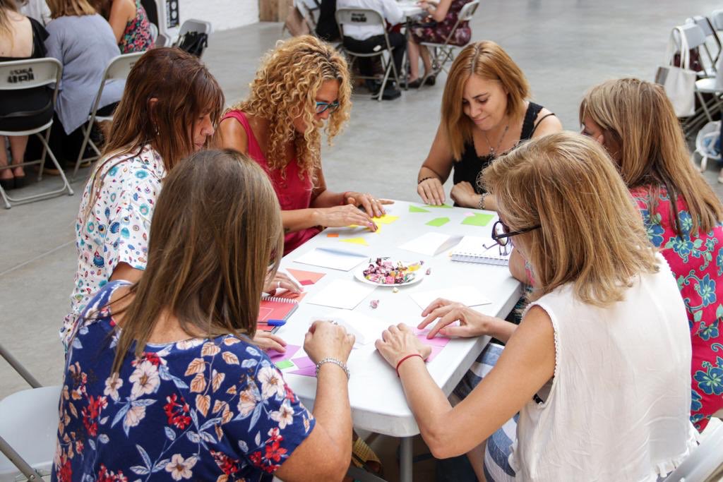 Encuentro de directores/as y supervisores/as de la modalidad Educación Especial, en el Parque de la Estación. Se realizó la presentación de la nueva directora de la modalidad, equipo y lineamientos a trabajar en este ciclo lectivo 2020.
#ModalidadEducaciónEspecial
#MásEscuela