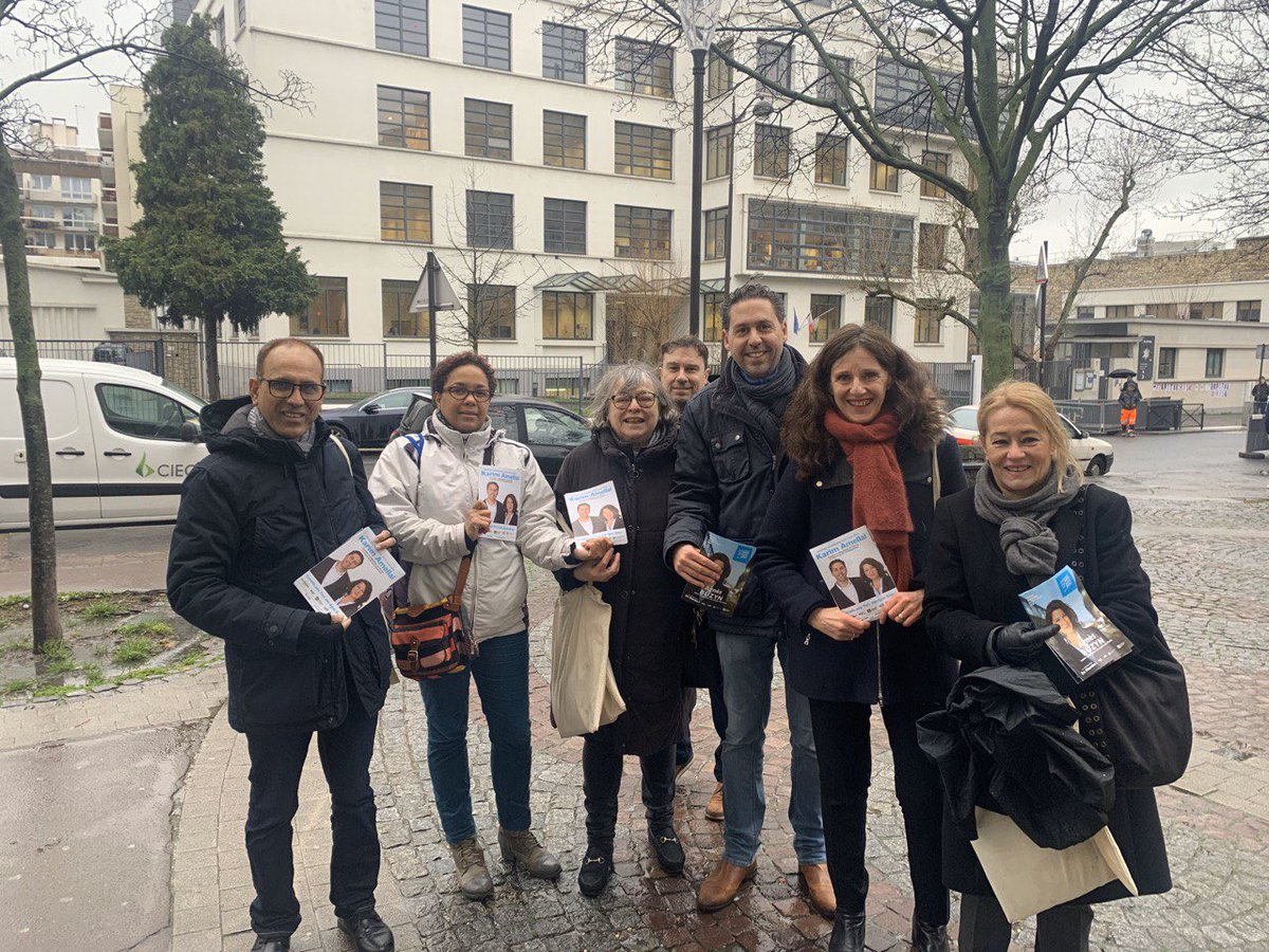 EliseFajgeles's tweet photo. En porte à porte, devant les écoles, les métros, les commerces, dans tous les quartiers de #Paris10, tous les jours à votre rencontre...avant d’être à votre service! 

Les 15 &amp; 22 mars prenons soin de #Paris, votons @karimamellal &amp; @agnesbuzyn !

#AvecAgnesBuzyn #Municipales2020 https://t.co/JOpDi0f8vj