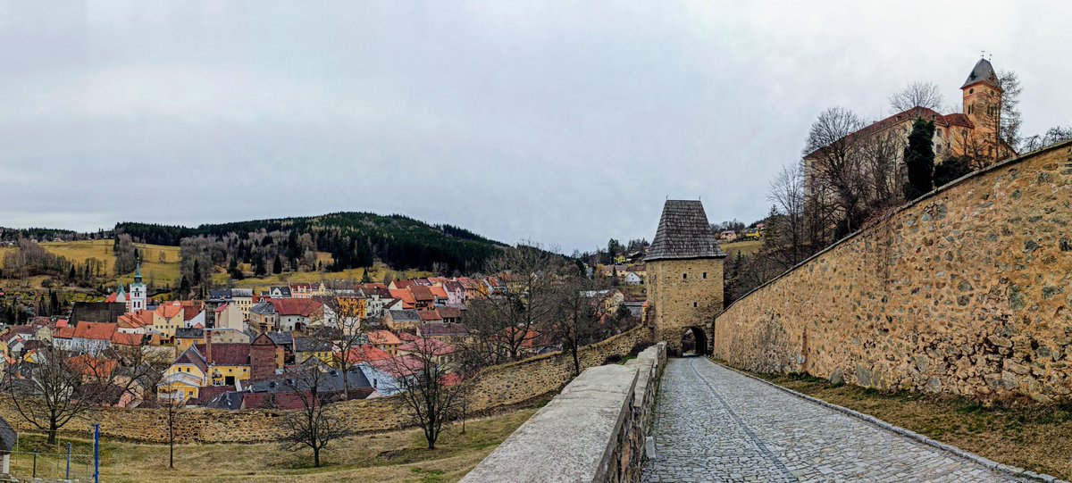 kutinonova's tweet photo. Na dobrou noc ještě několik fotek z #Vimperk. 
Když vidím ty investice do hradu Karlštejn, město Vimperk by je taky moc potřebovalo. Všechna zákoutí nejsou malebná a všimla jsem si několika zastaváren.

(Koho by to zajímalo, v odkazu další fotky).
.
https://t.co/arPpE1N2ro
. https://t.co/Ays6fMFU3n