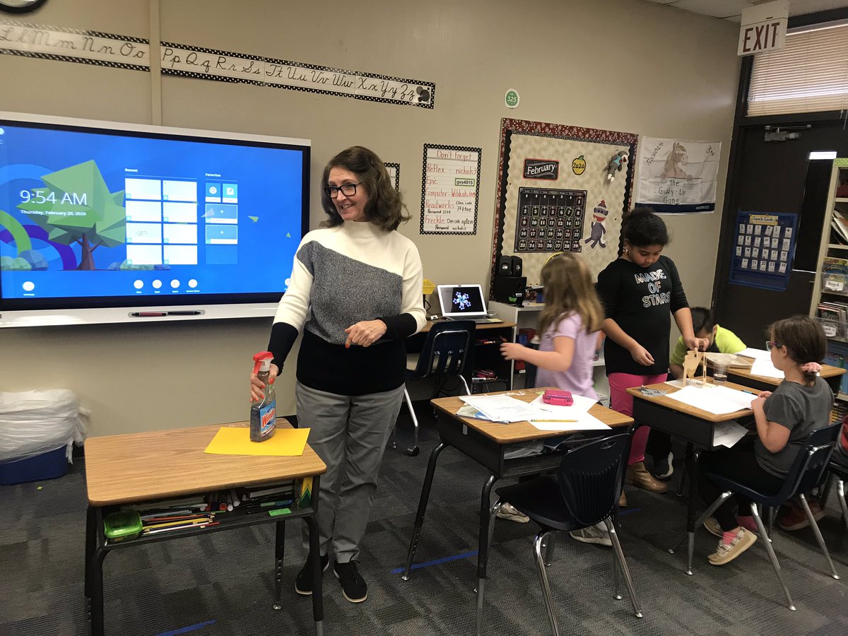 nadiadekoch's tweet photo. Mrs. Nichol’s 3rd grade class loves science labs! Here are a few of them exploring chemical changes, and identifying mixtures versus solutions. #Piedmontfocus Piedmontfocus https://t.co/VnzAumw8XI