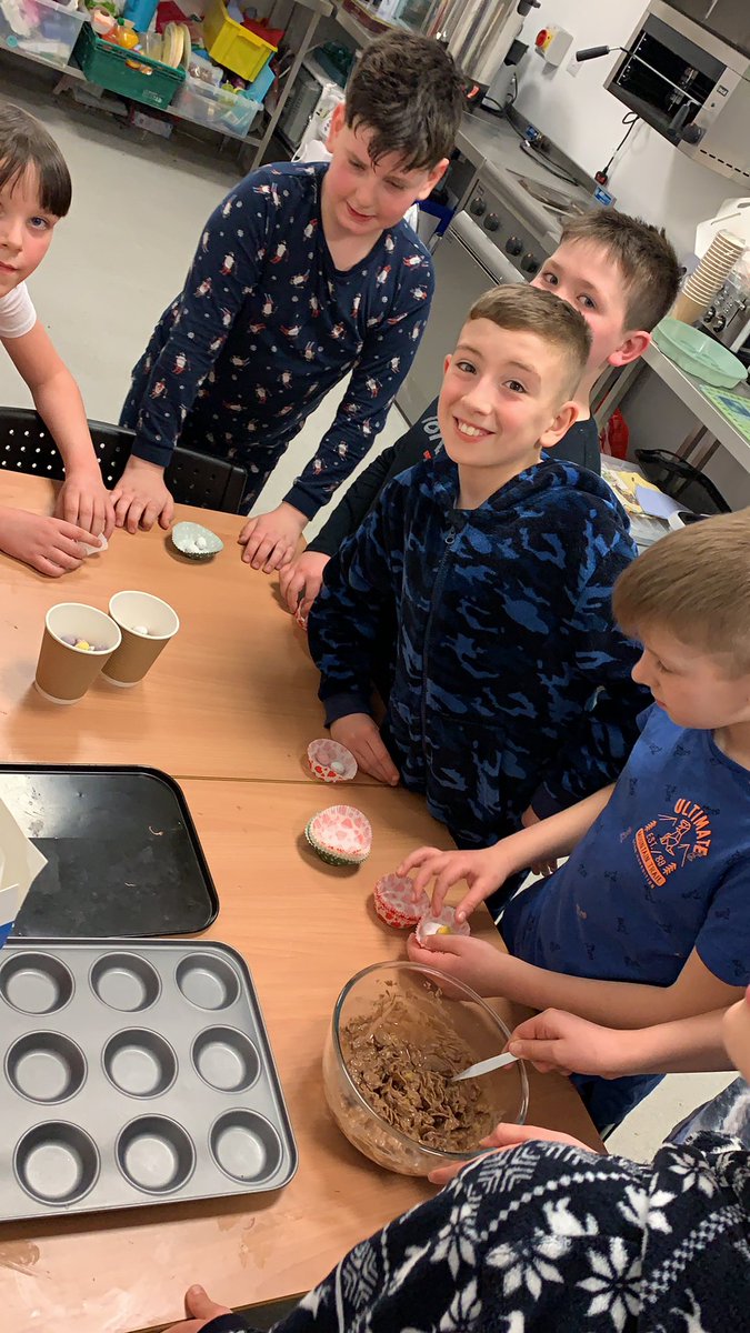 Making crispy cakes <a href="/SocialBite_/">Social Bite</a> <a href="/weesleepout/">Social Bite's Wee Sleep Out</a>