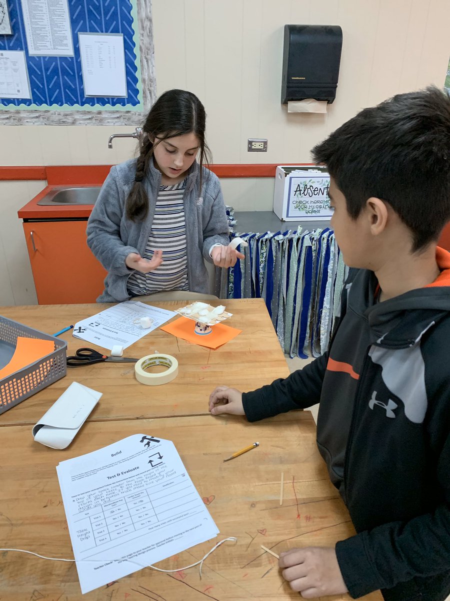 Orangefield_JH's tweet photo. Mrs. Erickson’s 6th grade science had a mission to build a “space lander”. Students were given limited supplies. https://t.co/efSd2SHwtx