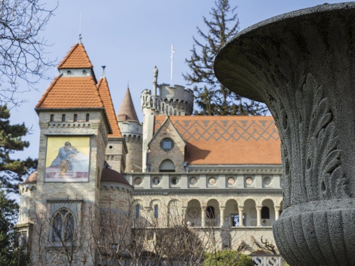 VineyardKapolna's tweet photo. #HungaryGuide: Székesfehérvár is ranked among the top 10 tourist destinations in Hungary 😊✨The Bory Castle is a lovely example of Hungarian symbolic #architecture 🇭🇺
➡️ #Székesfehérvár #Hungary #WhereToGoHUN #toplists
Read more
https://t.co/bKsiqQpY5V
Pictures https://t.co/906sznIk9c