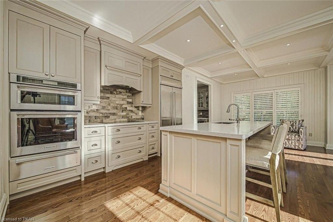 eldapirie's tweet photo. This is the kitchen dreams are made of. Updated, wide open and ready for a full day's cooking! 
2260 WILDFIRE Drive, #Douro, #Ontario
$3,290,000
#BallRealEstate  #friday #tgif #friyay #doubletap #instalikes #followback #happyfriday #instagramers #StonyLake #Lakefield #ChemongPark https://t.co/xXvTkWc3jF