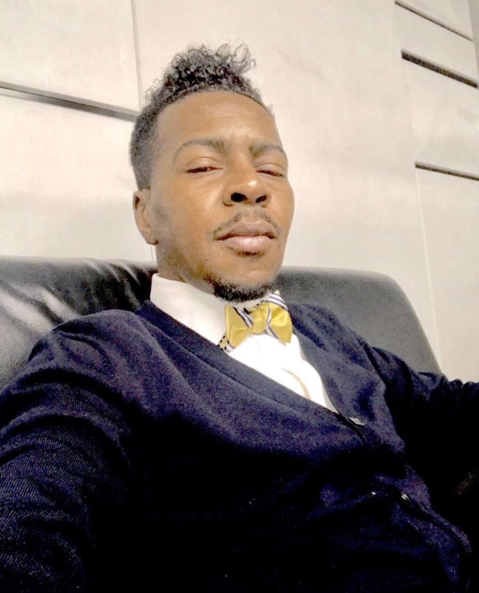 groveydean's tweet photo. #FLASHBACKFRIDAY
March 6, 2017: “Dressing room blizzle”
Roy at the Beijing Bluenote
#newslang #dressingroomblizzle #bluenotebeijing #RememberingRoyHargrove https://t.co/y4Wxvx1GZB