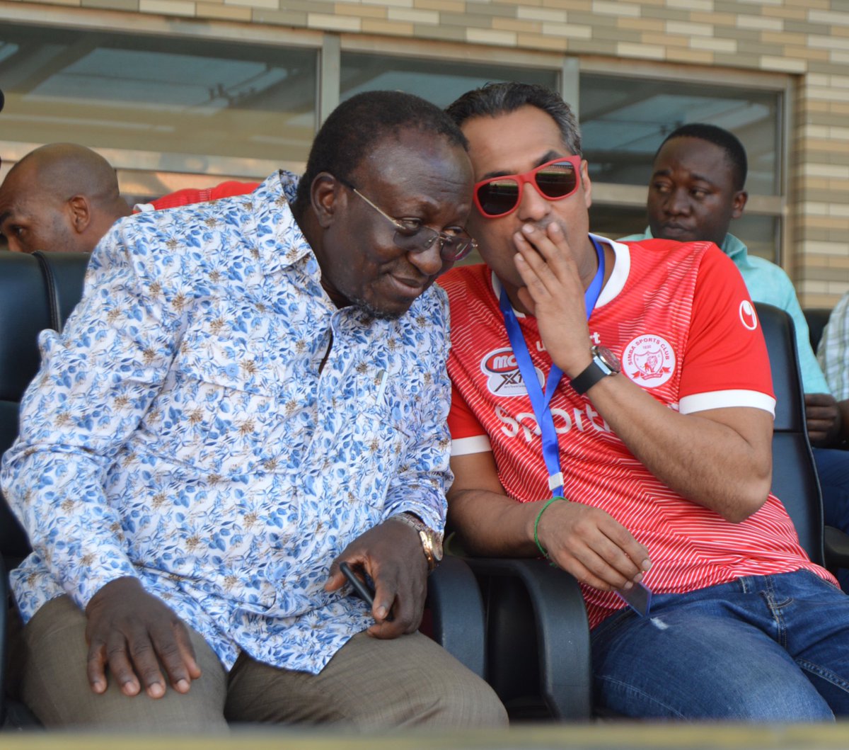 moodewji's tweet photo. Caption: Wanyama wenzangu, unahisi nilikuwa namwambie Mhe nini? Washindi wanapata ticket bure na tutaenda uwanjani pamoja 😎 #TukutaneTaifa Jumapili💪🏽 https://t.co/M2fO8QQRtb
