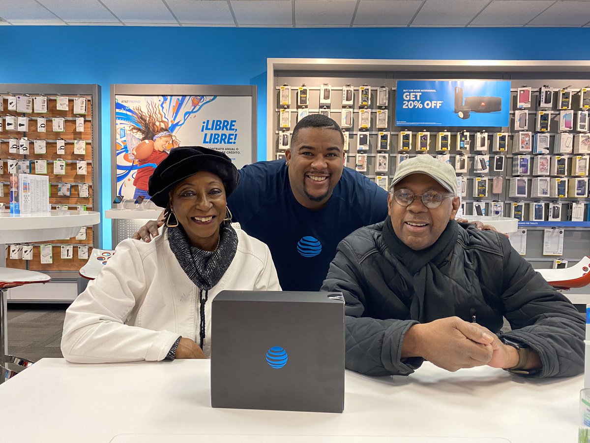 Diddy1123's tweet photo. Another satisfied ATTTV customer at 3545 Broadway! ATTTV fills that entertainment void on the go and at home!! @MaxAcevedo8 @Danny_Perez_01 @judy_cavalieri @Duran3323 https://t.co/bqTBN7B6nq