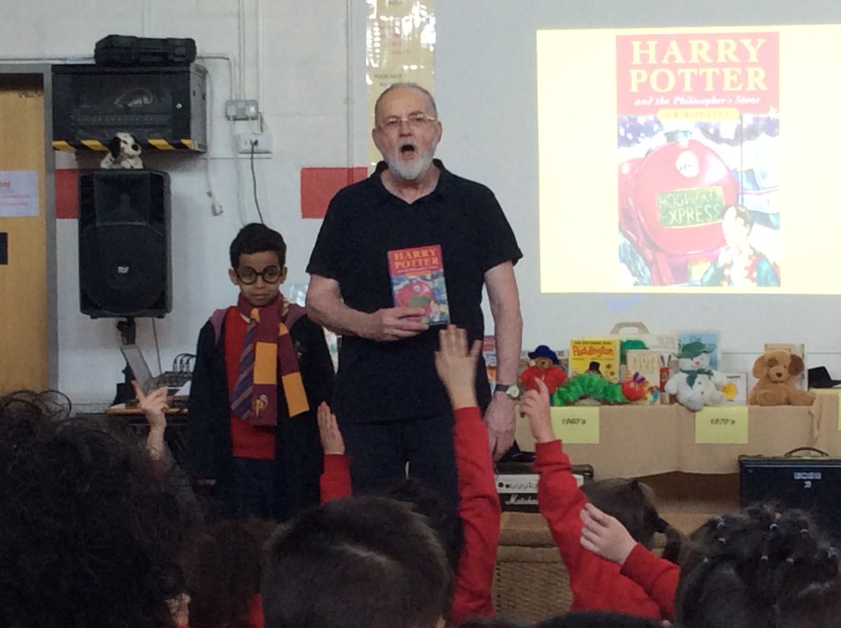 MathsPhoenix's tweet photo. Today at Phoenix, 'The Pop Project' - six decades of books - were absolutely brilliant!🎸@popproject #JKRowling #DavidWalliams #TerryDeary #MartinHanford https://t.co/marQYMUHDy