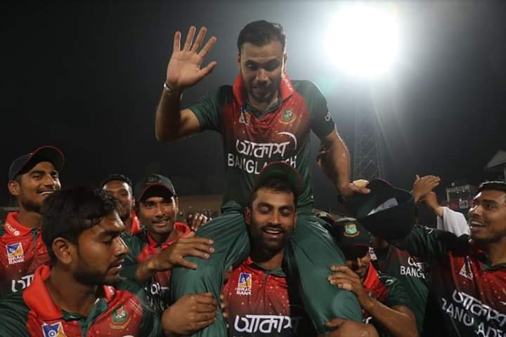 ARAFSHAMIM's tweet photo. #ThankYouCaptain #Mashrafe #Mash02 https://t.co/lPpWhAPrZs